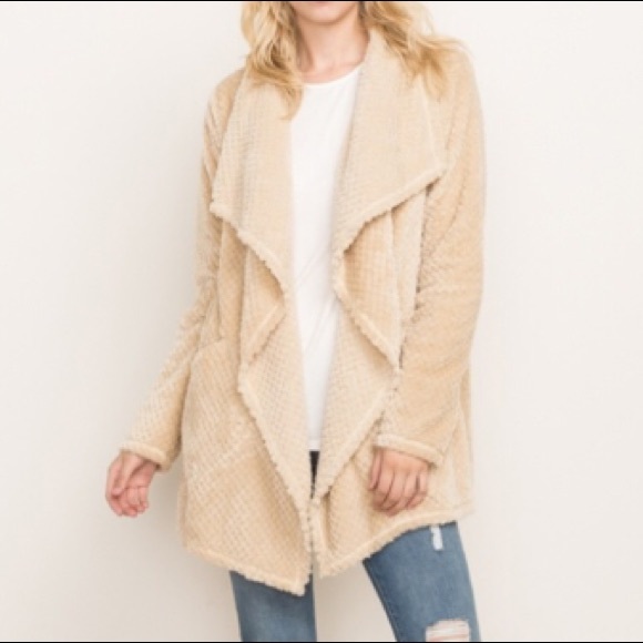 Oversized and Slouchy Sweater Cardigan - Picture 4 of 8